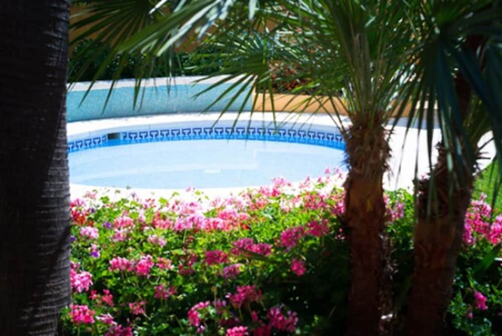 Hotel Monarque Torreblanca — Swimming pool in Fuengirola, Andalusia