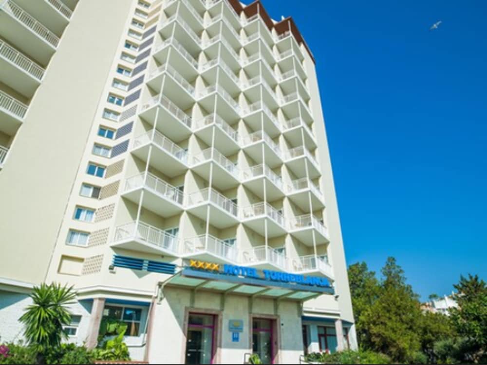 Hotel Monarque Torreblanca — Hotel building in Fuengirola, Andalusia