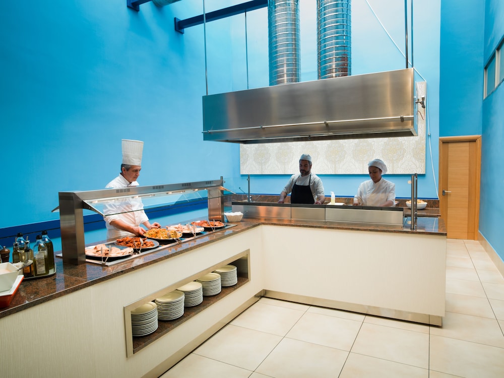 Hotel Monarque Torreblanca — Restaurant & bars in Fuengirola, Andalusia