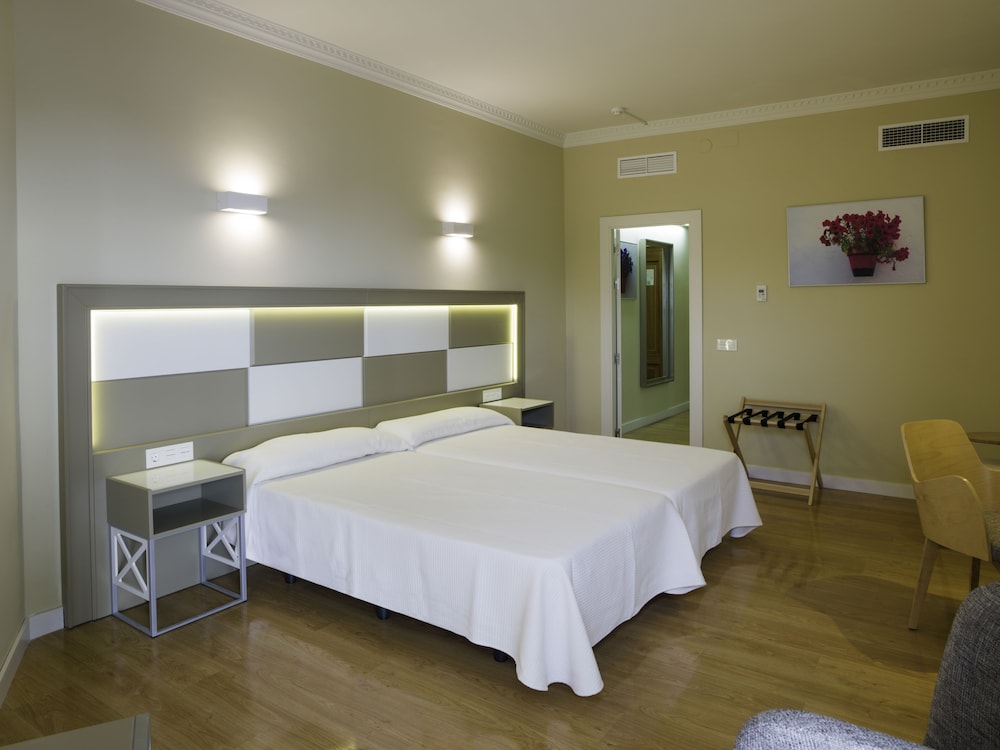 Hotel Monarque Torreblanca — Hotel rooms in Fuengirola, Andalusia