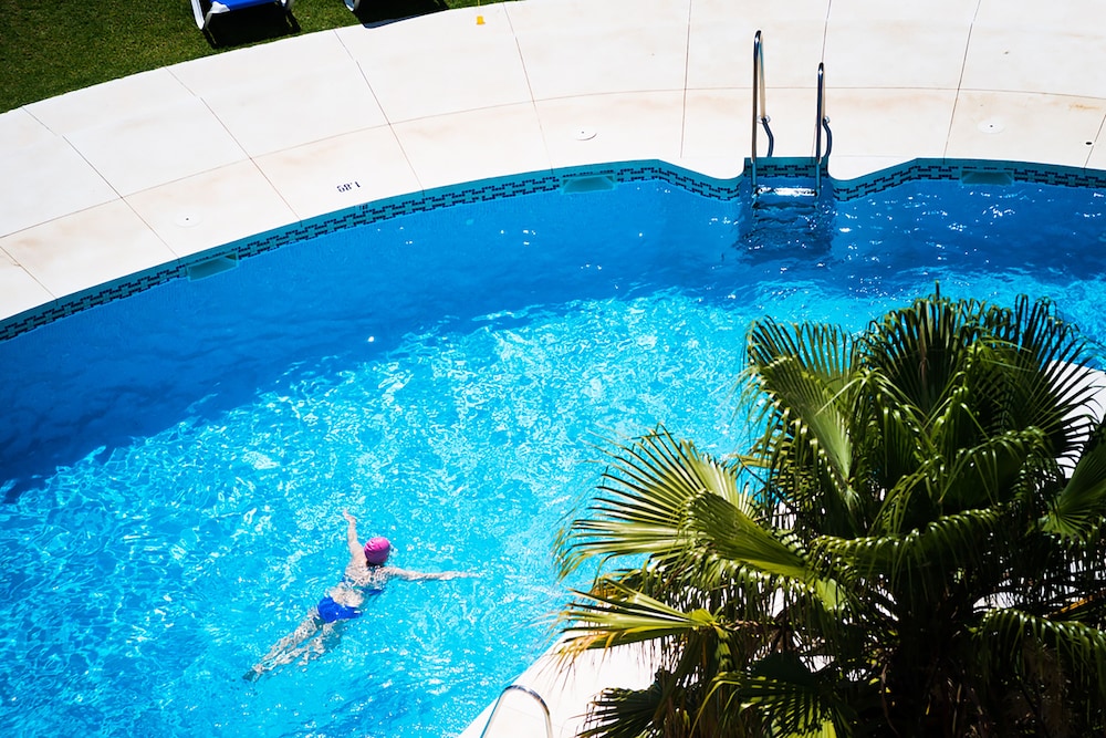Hotel Monarque Torreblanca — Swimming pool in Fuengirola, Andalusia