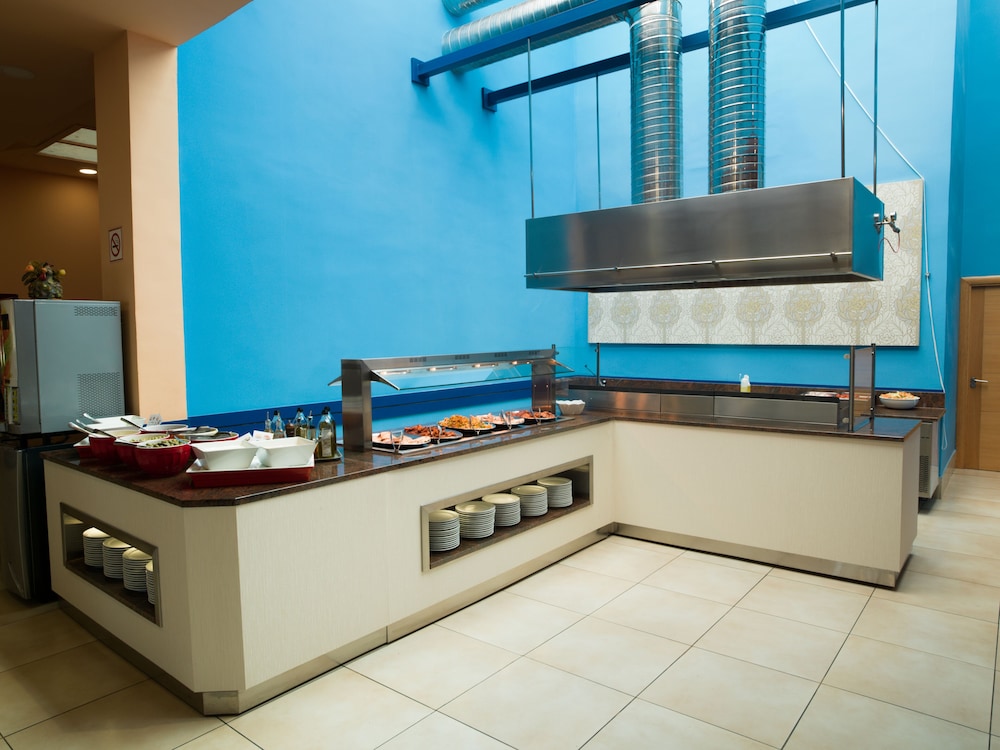 Hotel Monarque Torreblanca — Restaurant & bars in Fuengirola, Andalusia