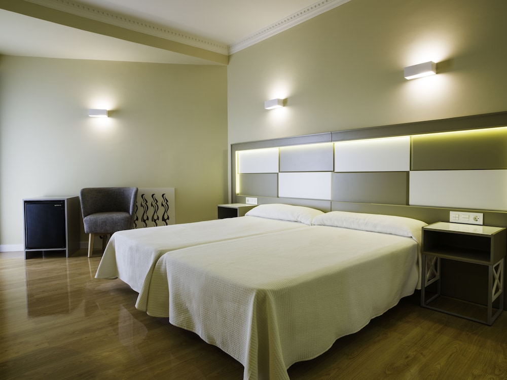 Hotel Monarque Torreblanca — Hotel rooms in Fuengirola, Andalusia