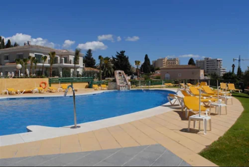 Hotel Monarque Torreblanca — Swimming pool in Fuengirola, Andalusia
