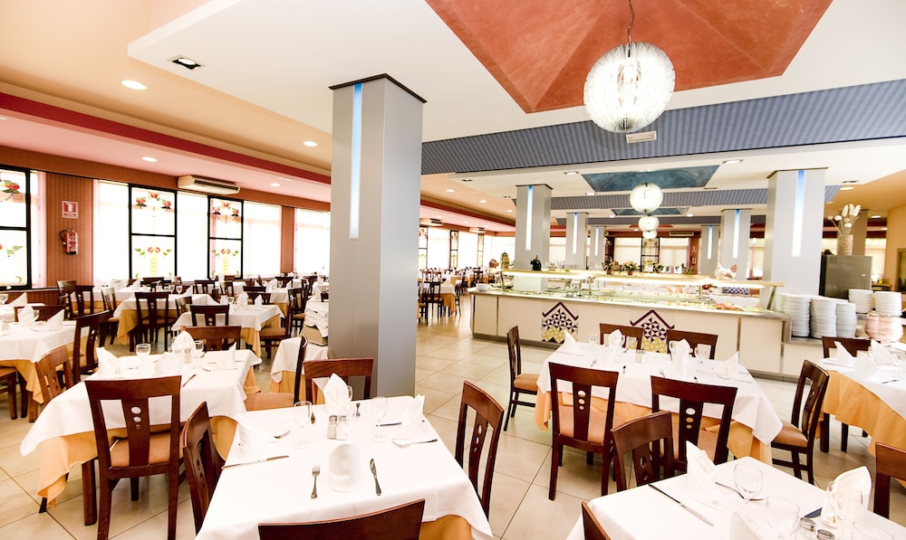 Hotel Monarque Torreblanca — Restaurant & bars in Fuengirola, Andalusia