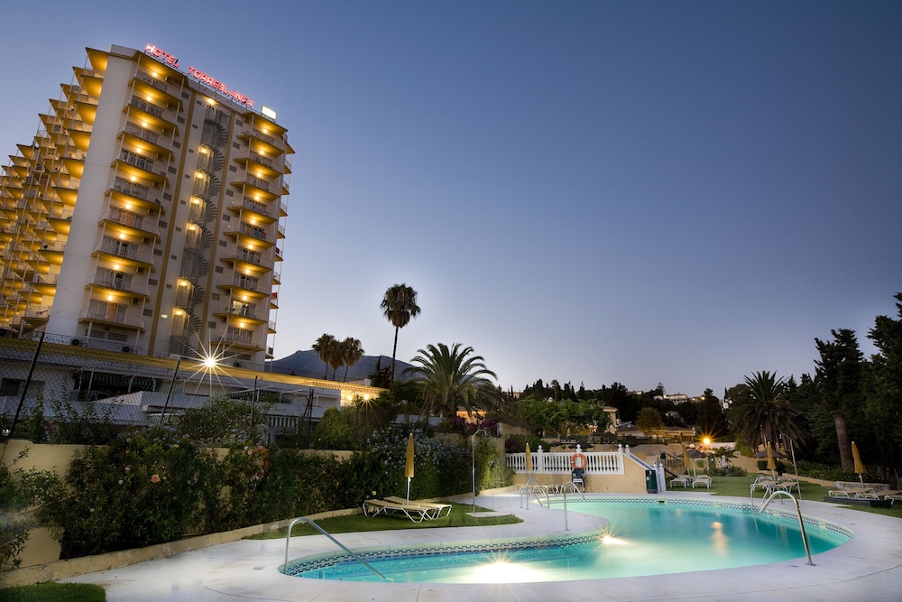 Hotel Monarque Torreblanca — Swimming pool in Fuengirola, Andalusia
