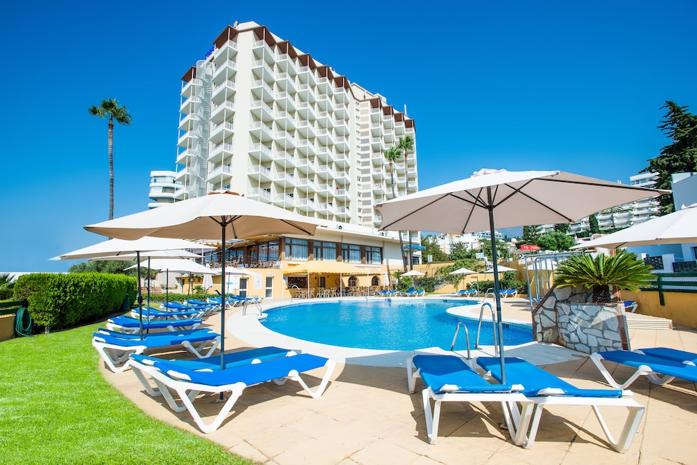 Hotel Monarque Torreblanca — Swimming pool in Fuengirola, Andalusia