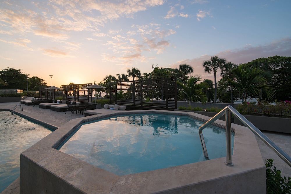 Sheraton Santo Domingo Hotel — Swimming pool in Santo Domingo, Distrito Nacional