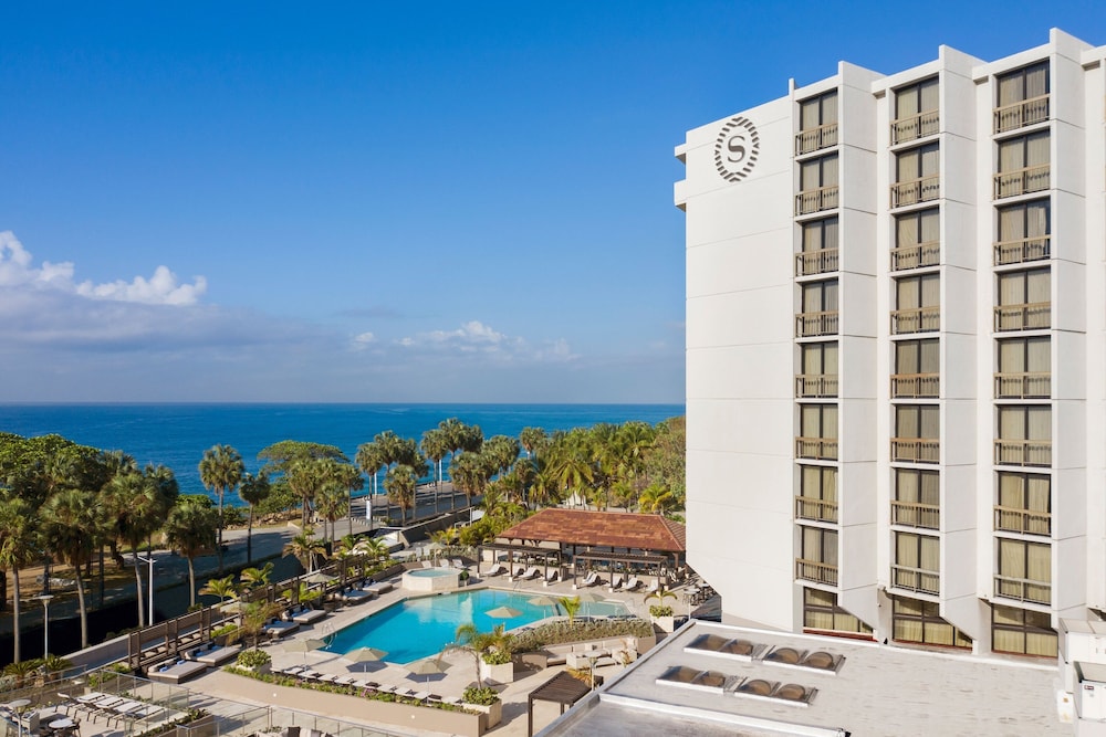 Sheraton Santo Domingo Hotel — Swimming pool in Santo Domingo, Distrito Nacional