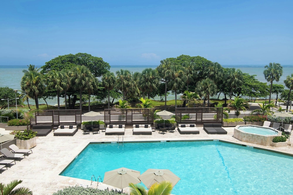 Sheraton Santo Domingo Hotel — Swimming pool in Santo Domingo, Distrito Nacional