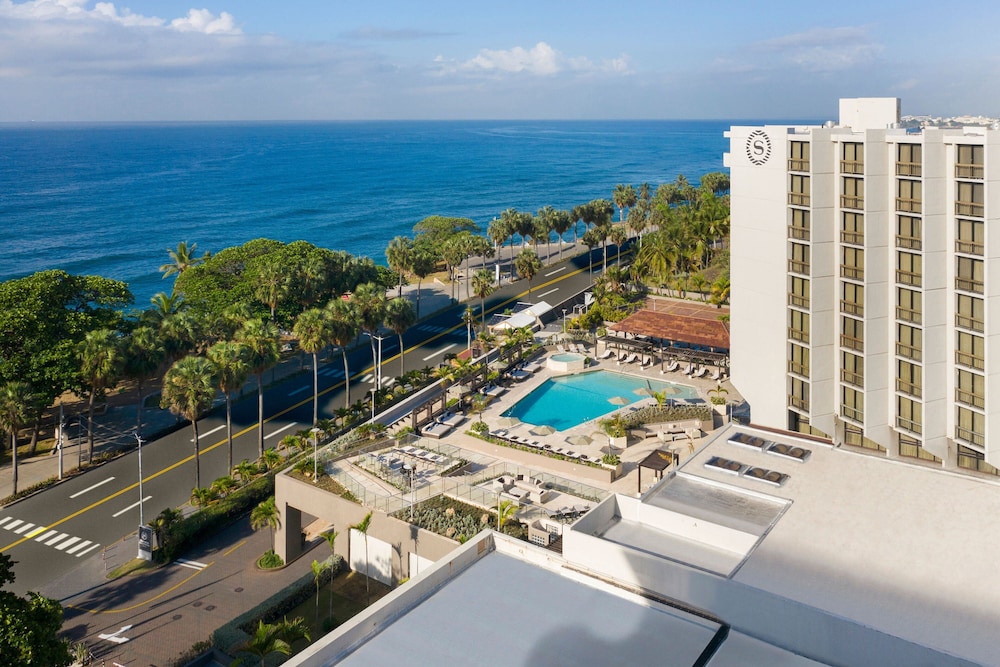 Sheraton Santo Domingo Hotel — Swimming pool in Santo Domingo, Distrito Nacional