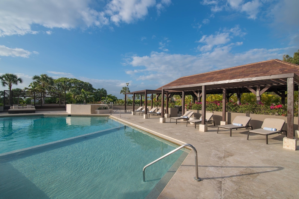 Sheraton Santo Domingo Hotel — Swimming pool in Santo Domingo, Distrito Nacional