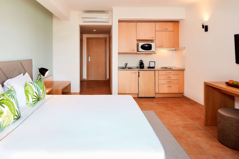NH Marina Portimao Resort — Hotel rooms in Portimão, Faro