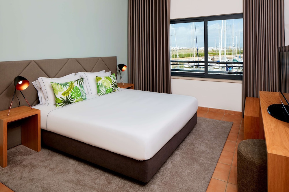 NH Marina Portimao Resort — Hotel rooms in Portimão, Faro