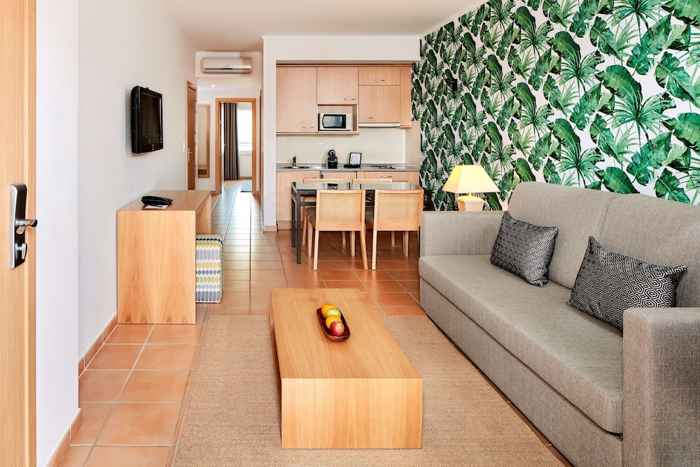 NH Marina Portimao Resort — Hotel rooms in Portimão, Faro