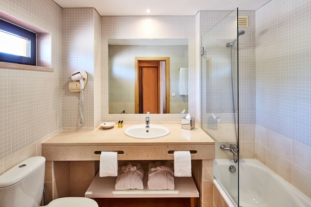 NH Marina Portimao Resort — Hotel rooms in Portimão, Faro