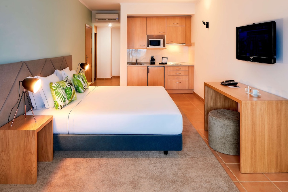 NH Marina Portimao Resort — Hotel rooms in Portimão, Faro