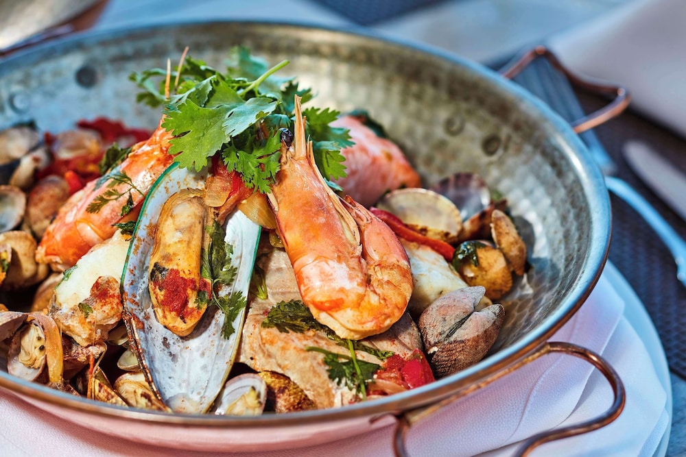NH Marina Portimao Resort — Restaurant & bars in Portimão, Faro