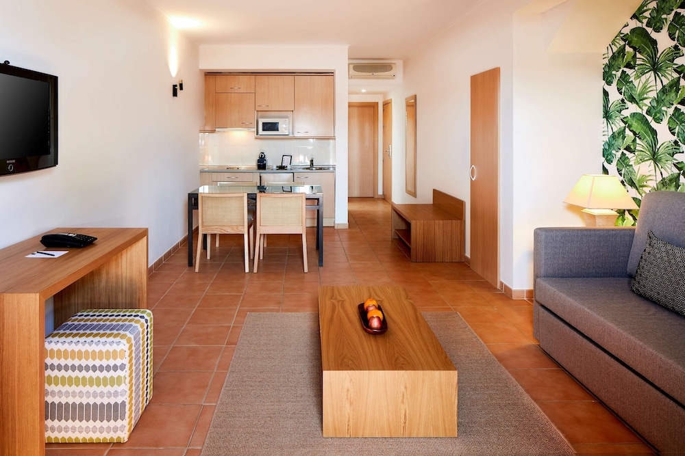 NH Marina Portimao Resort — Hotel rooms in Portimão, Faro