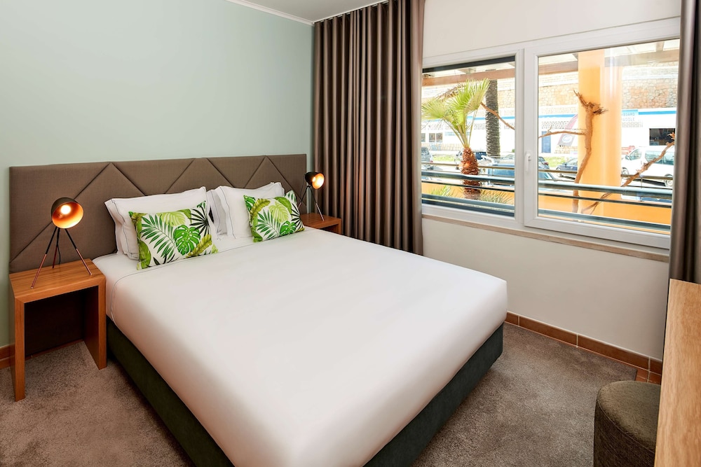 NH Marina Portimao Resort — Hotel rooms in Portimão, Faro