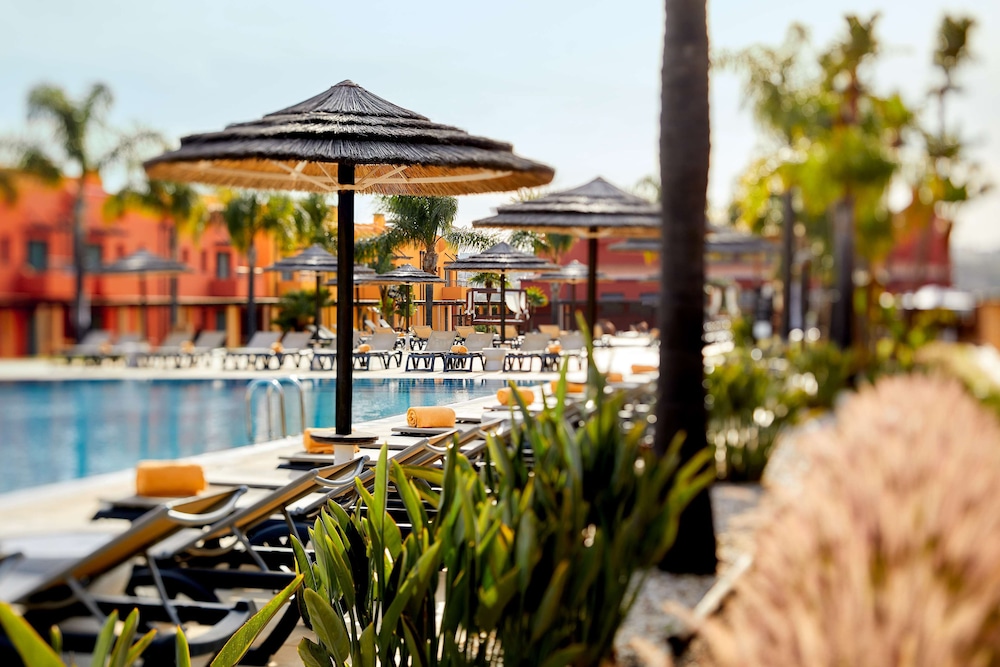 NH Marina Portimao Resort — Swimming pool in Portimão, Faro