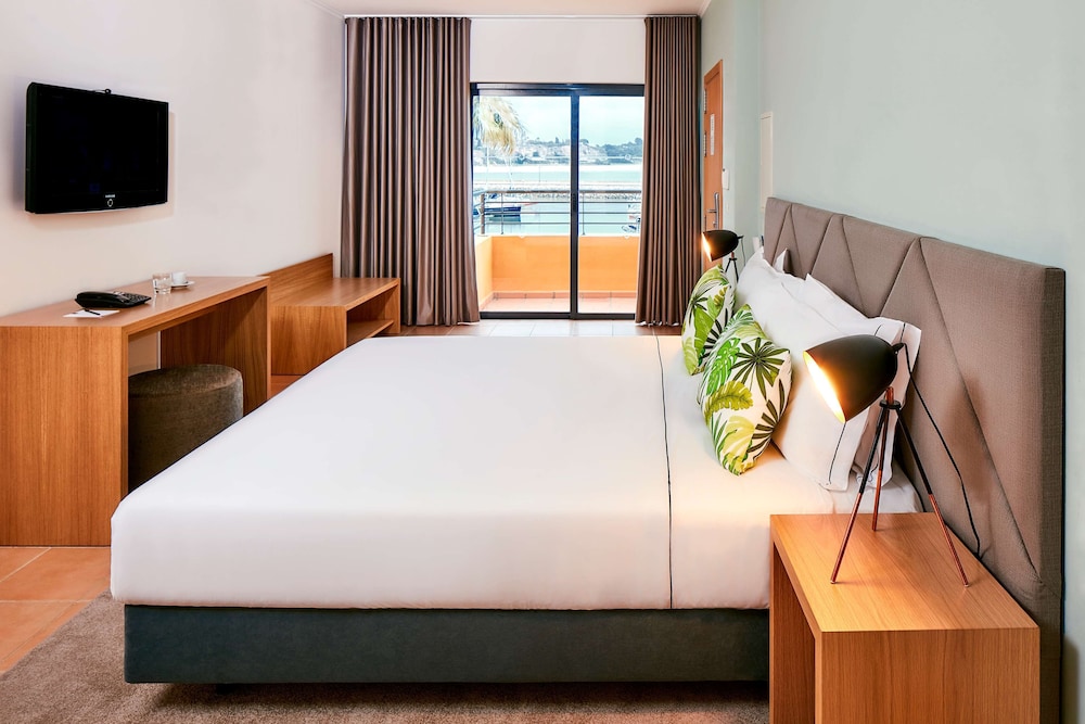 NH Marina Portimao Resort — Hotel rooms in Portimão, Faro