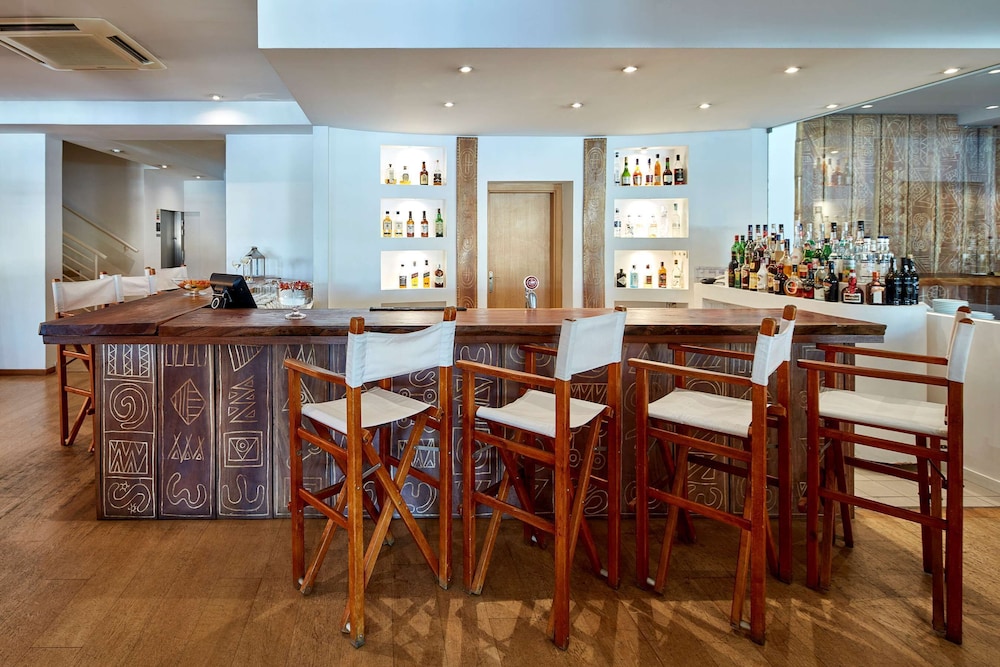NH Marina Portimao Resort — Restaurant & bars in Portimão, Faro