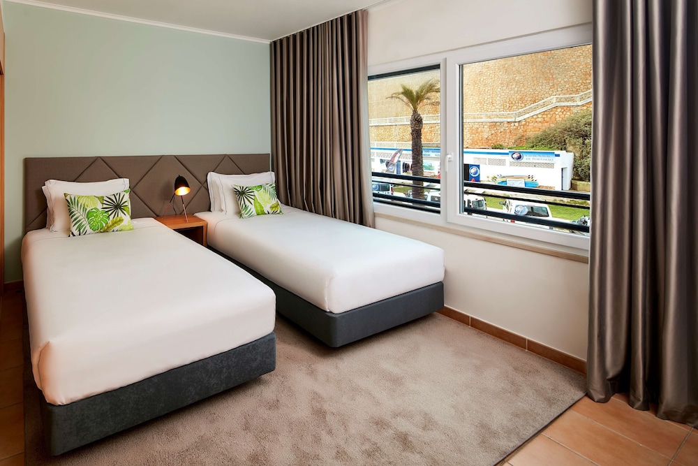 NH Marina Portimao Resort — Hotel rooms in Portimão, Faro