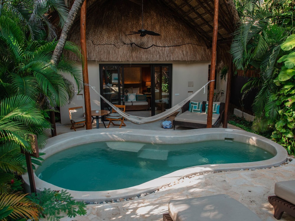 Viceroy Riviera Maya, a Luxury Villa Resort - Adults Only — Swimming pool in Playa del Carmen, Quintana Roo