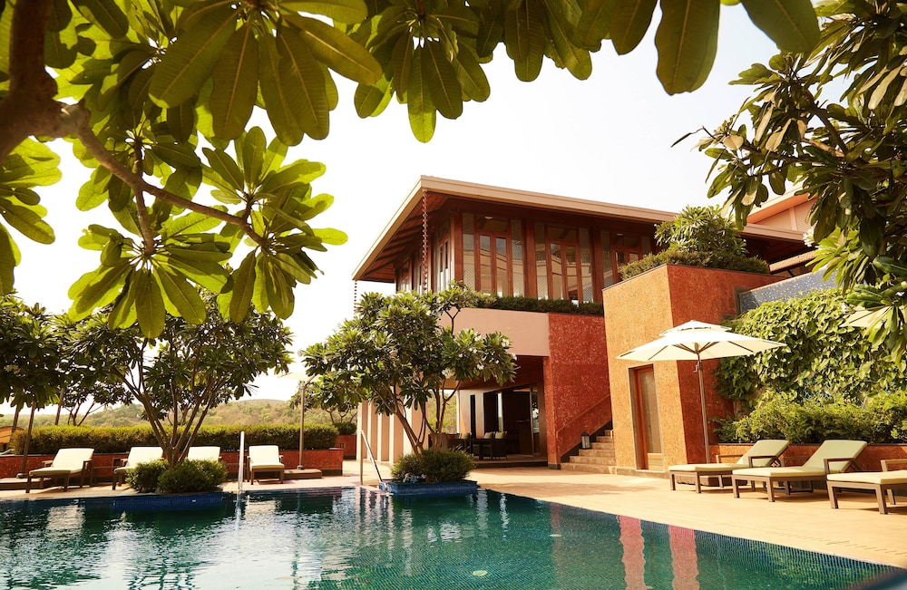 Hilton Goa Resort Candolim — Swimming pool in Candolim, Goa