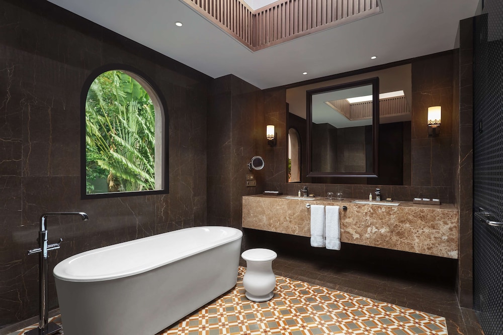 Hilton Goa Resort Candolim — Hotel rooms in Candolim, Goa