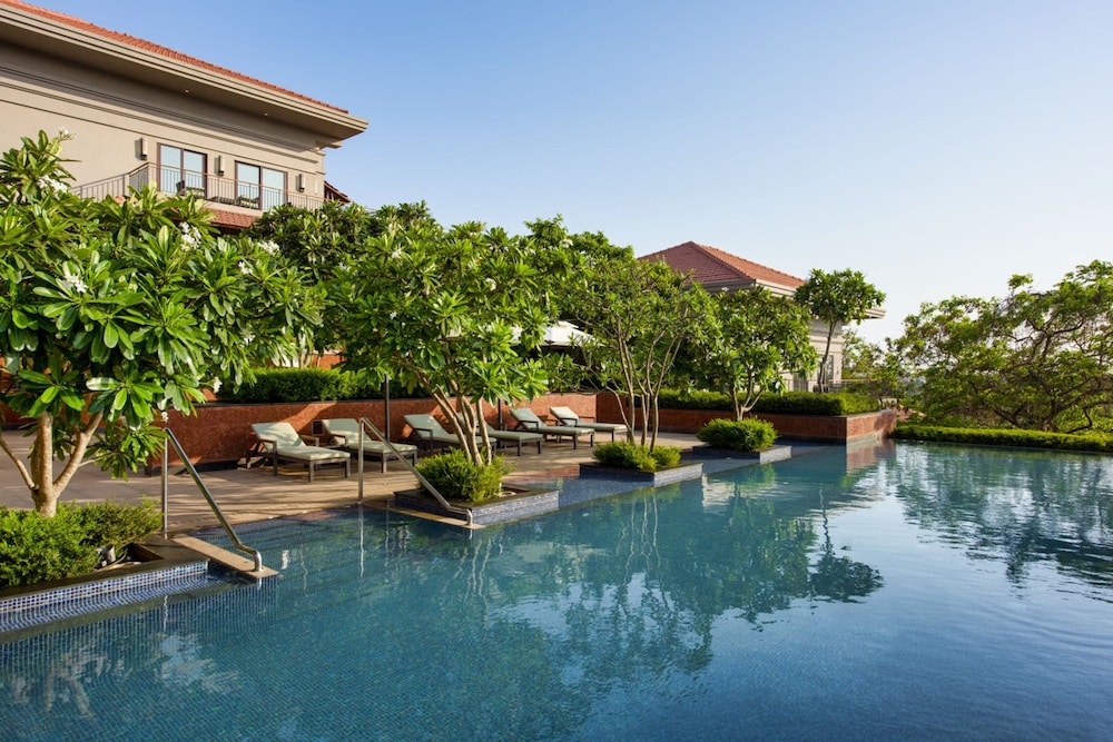 Hilton Goa Resort Candolim — Swimming pool in Candolim, Goa