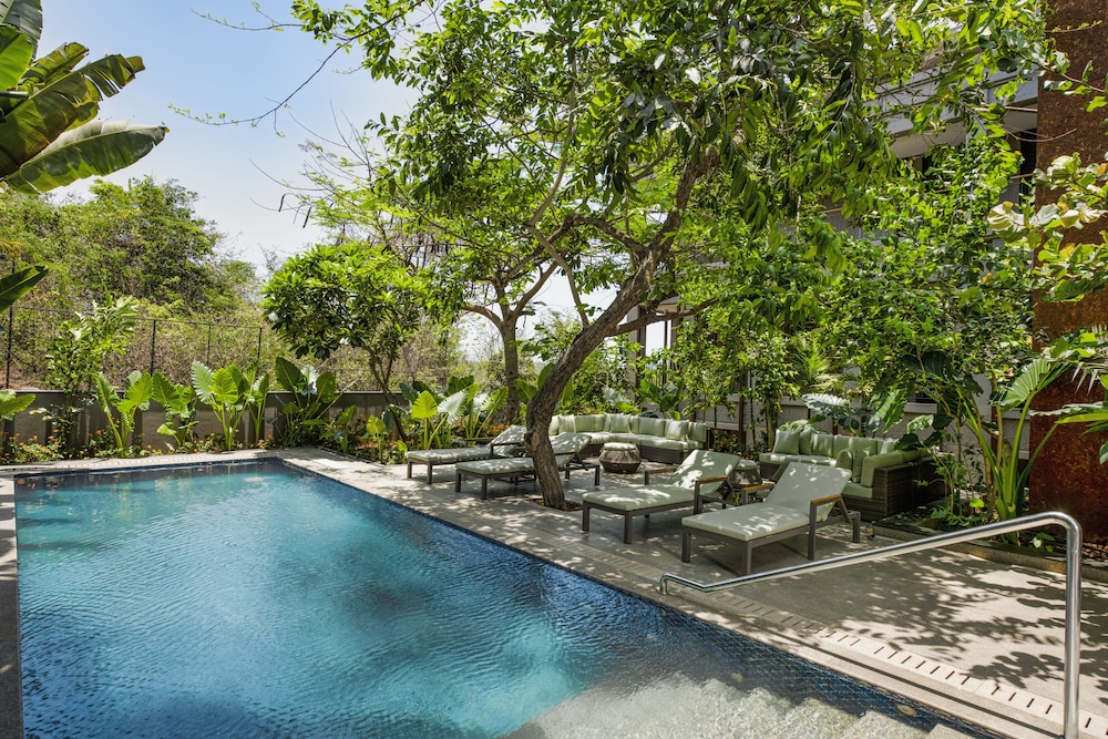 Hilton Goa Resort Candolim — Swimming pool in Candolim, Goa
