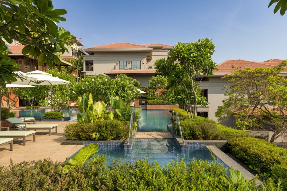 Hilton Goa Resort Candolim — Swimming pool in Candolim, Goa