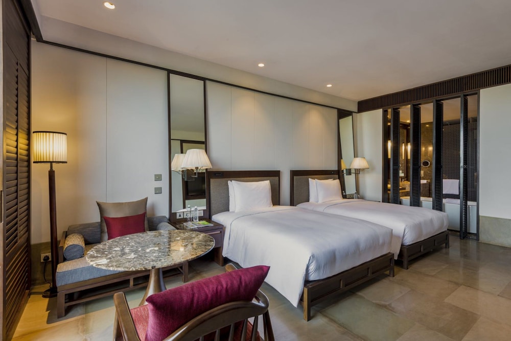 Hilton Goa Resort Candolim — Hotel rooms in Candolim, Goa