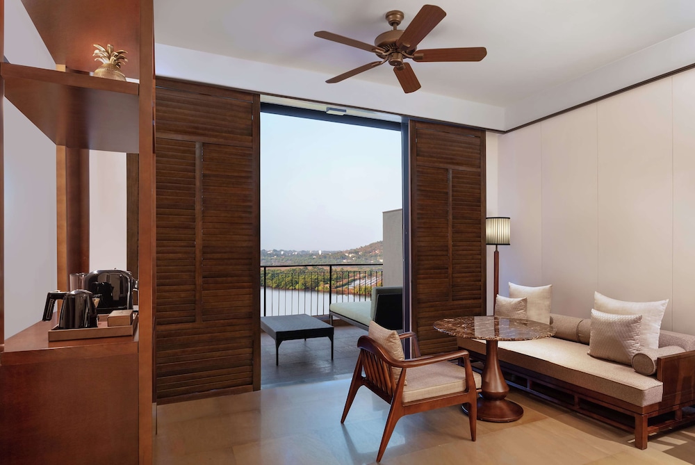 Hilton Goa Resort Candolim — Hotel rooms in Candolim, Goa