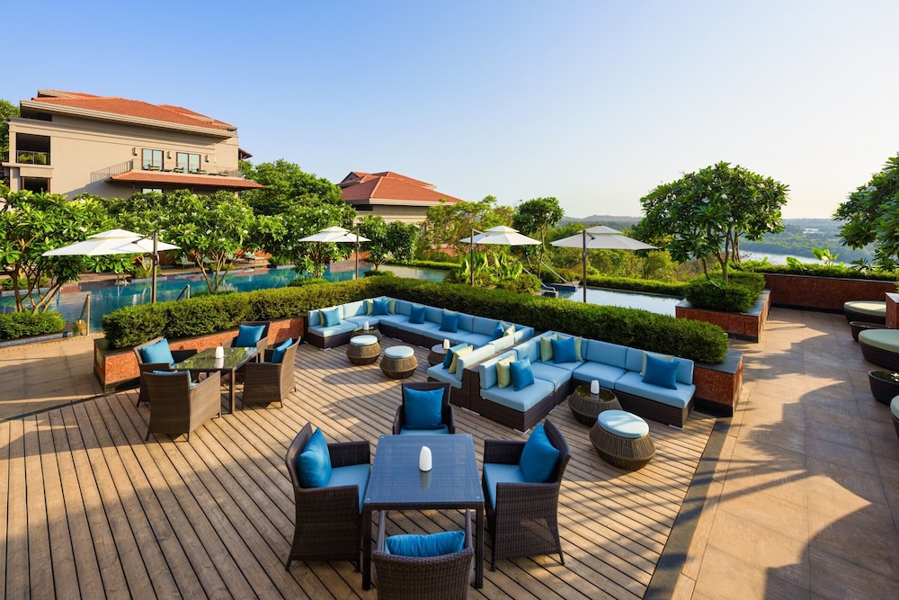 Hilton Goa Resort Candolim — Restaurant & bars in Candolim, Goa