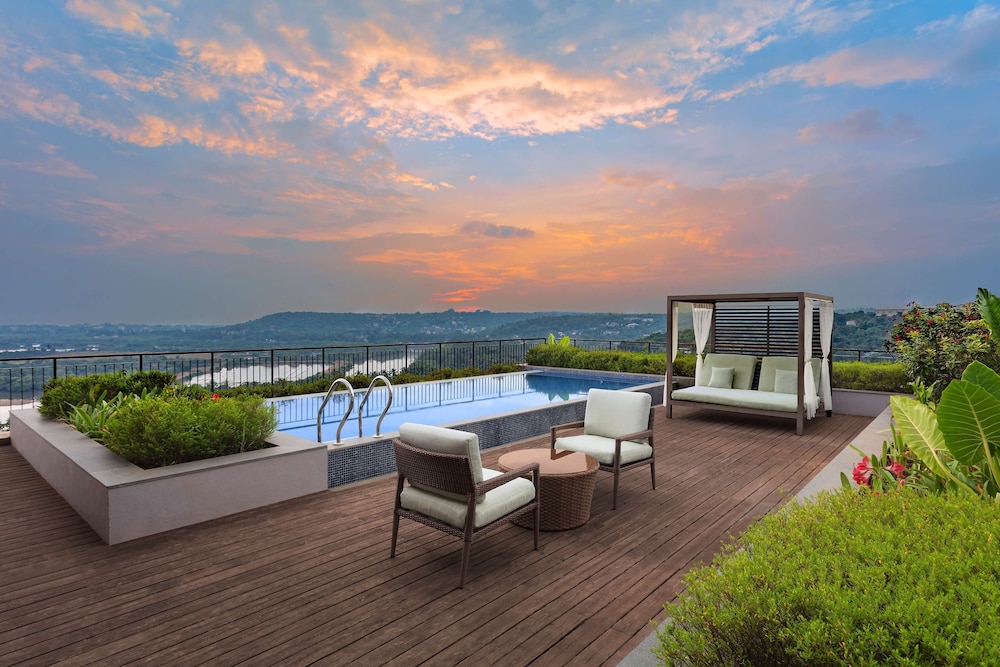 Hilton Goa Resort Candolim — Swimming pool in Candolim, Goa
