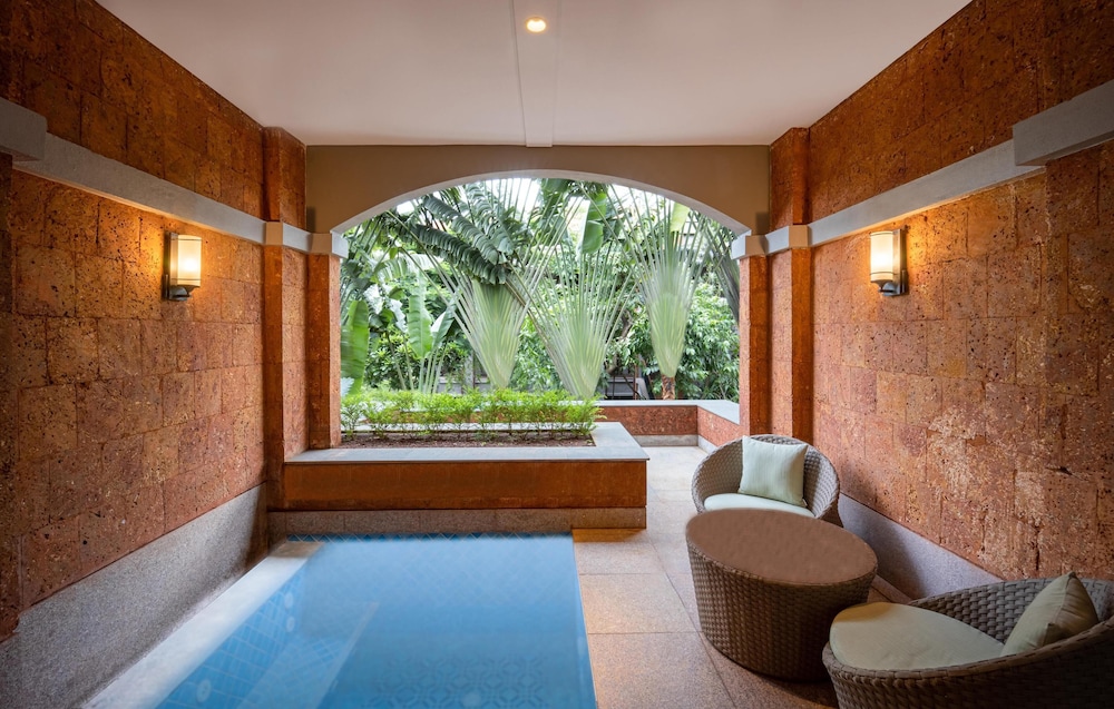 Hilton Goa Resort Candolim — Swimming pool in Candolim, Goa