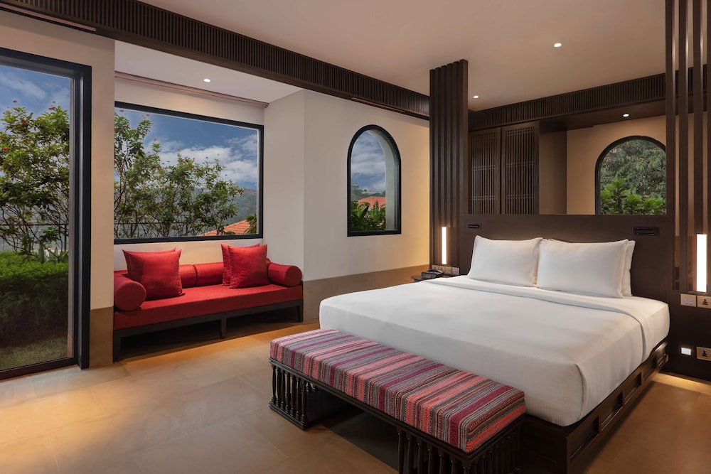 Hilton Goa Resort Candolim — Hotel rooms in Candolim, Goa