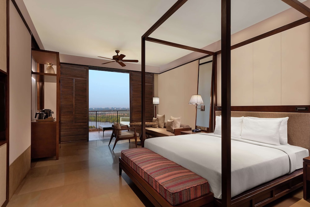 Hilton Goa Resort Candolim — Hotel rooms in Candolim, Goa