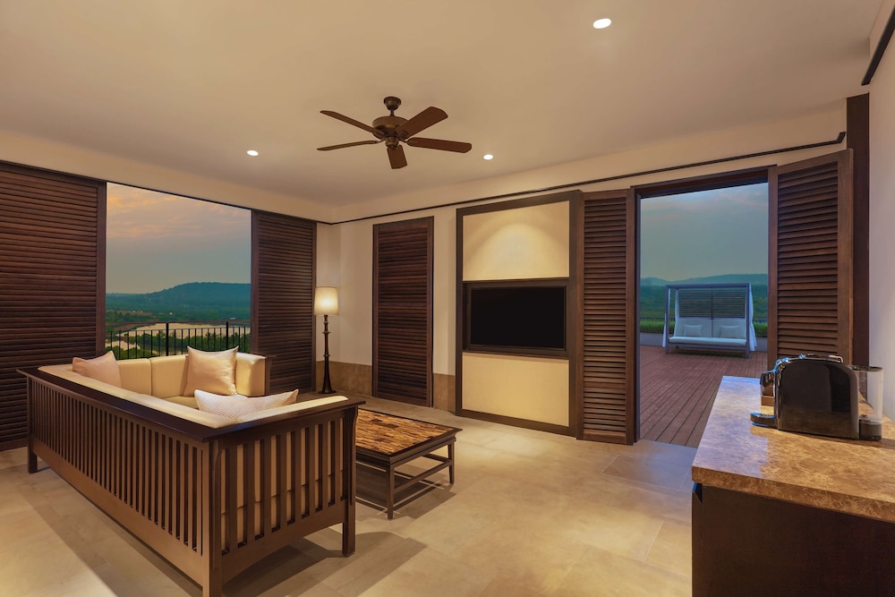 Hilton Goa Resort Candolim — Hotel rooms in Candolim, Goa