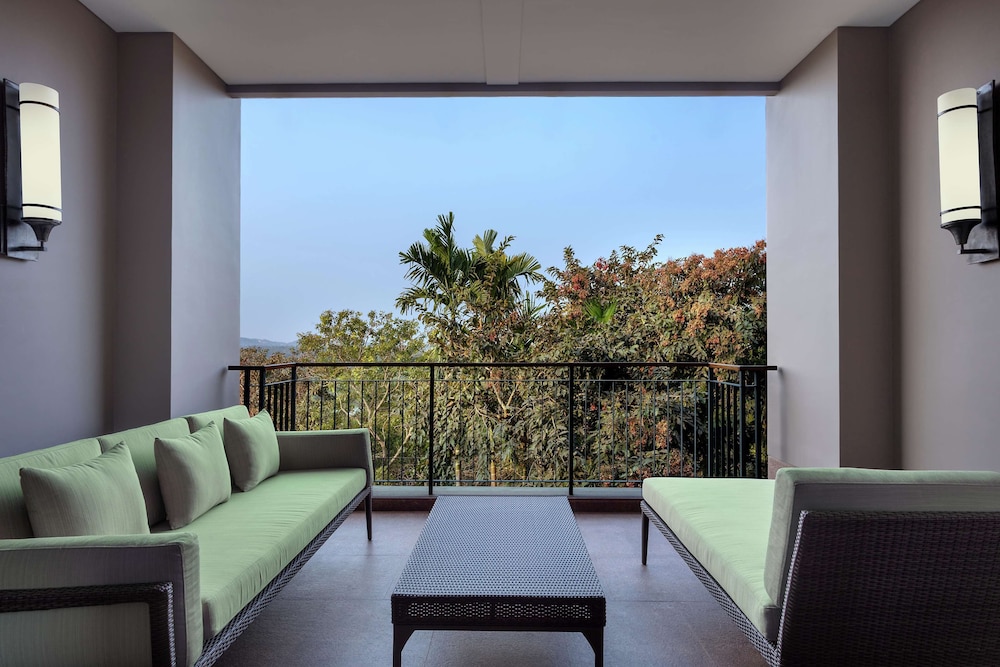 Hilton Goa Resort Candolim — Hotel rooms in Candolim, Goa