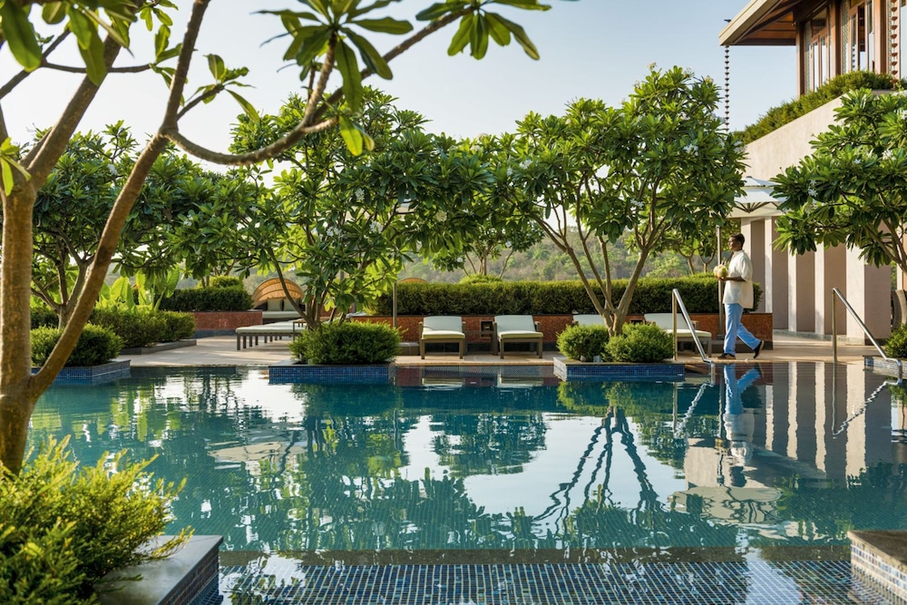 Hilton Goa Resort Candolim — Swimming pool in Candolim, Goa