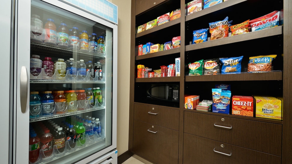 Holiday Inn Express Boston - Milford by IHG — Restaurant & bars in Milford, Massachusetts