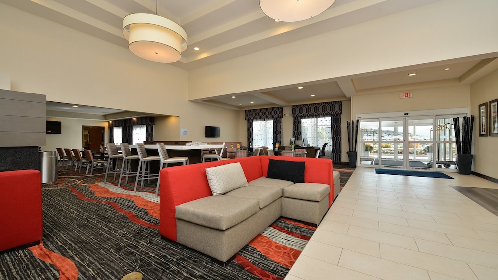 Holiday Inn Express Boston - Milford by IHG — Hotel building in Milford, Massachusetts