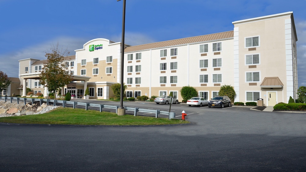 Holiday Inn Express Boston - Milford by IHG — Hotel building in Milford, Massachusetts