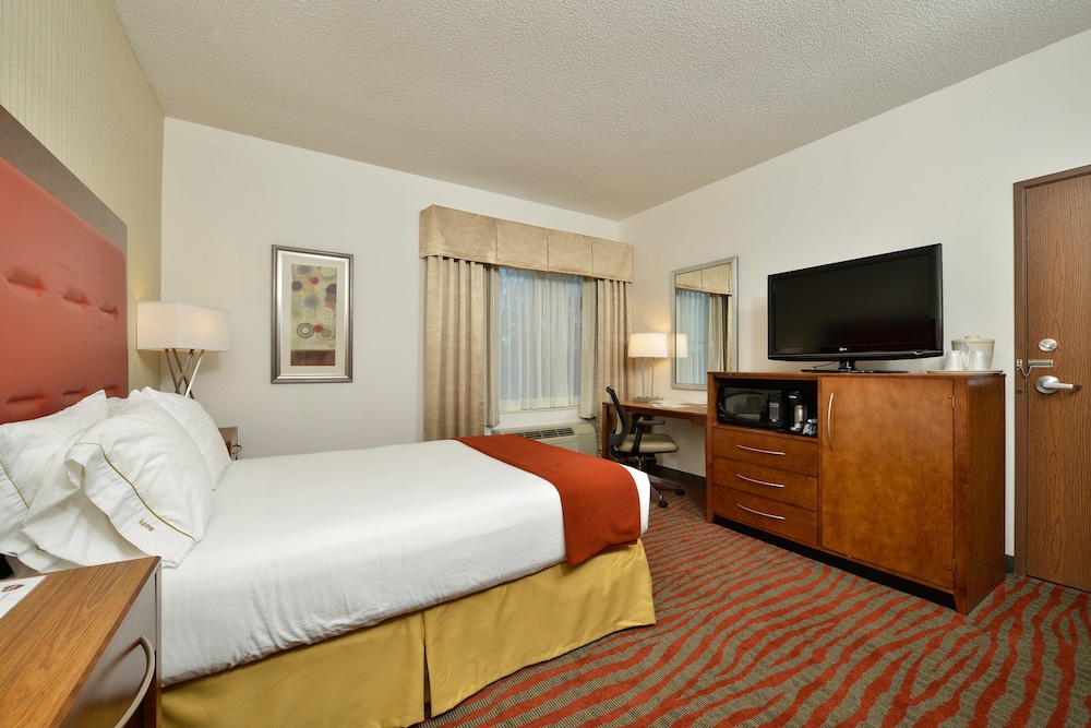 Holiday Inn Express Boston - Milford by IHG — Hotel rooms in Milford, Massachusetts