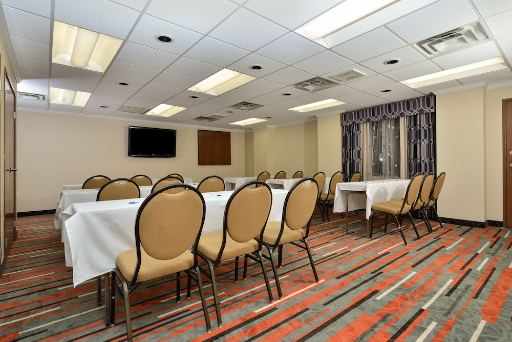 Holiday Inn Express Boston - Milford by IHG — Hotel building in Milford, Massachusetts