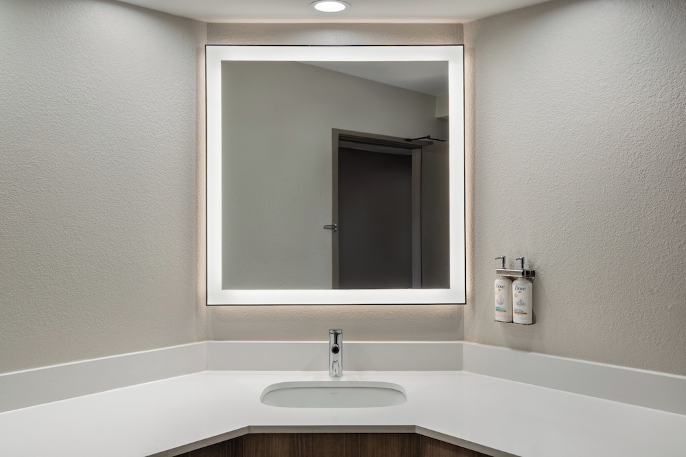Holiday Inn Express Boston - Milford by IHG — Hotel rooms in Milford, Massachusetts